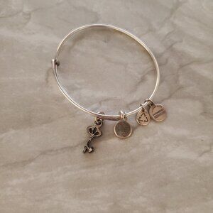 🔑 Alex and Ani Silver Key Expandable Charm Bracelet 🔑